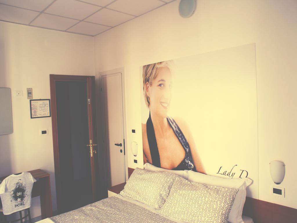 Hotel Lady Rimini Extérieur photo